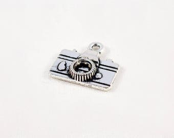 BVV77 - Silver camera pendant charm