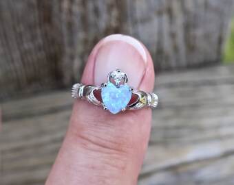 Vintage 925 Sterling Silver Lab Opal Claddagh Ring