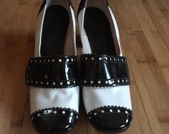 1960"s Mod vintage Spectator heels Black and white