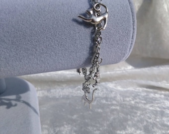 Metal cat charm bracelet