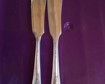 LOT OF 2 Vintage silver plated butter knives 5 1/2" long