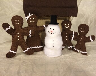 Gingerbread House with bendable 4" dolls
