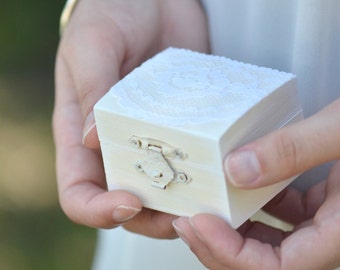 Vintage chic I DO ring bearer box
