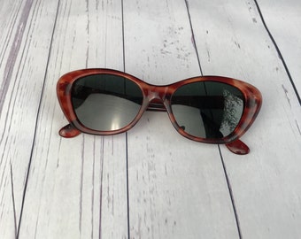 Vintage Classic Retro Cateye Sunglasses with Encrusted