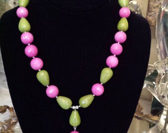 One strand jade necklace with center drop