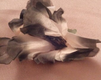 PIN to hang, ecru and green silk flower