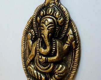 Long green Necklace made of wooden beads with Ganesha-Pendant
