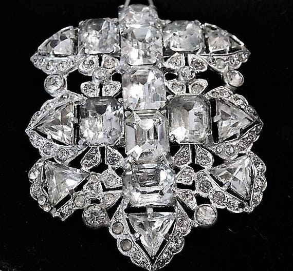 EISENBERG ORIGINAL Rhinestone Fur Clip