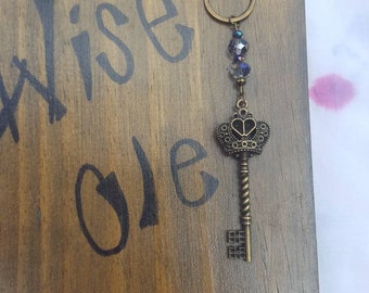 Skeleton key crown keycain