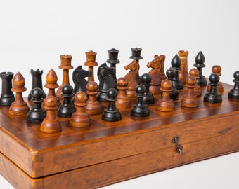Antique handmade wooden chess set with original folding board, Staunton pattern, King 6,5 cm.