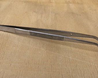 Curved Tip Tweezers with Serrated Tips (TW3001)