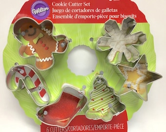 Holiday Wreath Mini Cookie Cutter Set - Wilton Christmas Cookie Cutters - Holiday Cookie Cutters, Mini Cookie Cutters, Fondant Cutters
