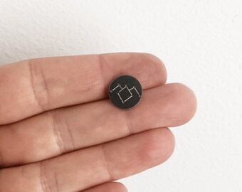 Twin Peaks 4 Pin Set Owl Cave Symbol White Lodge/Black