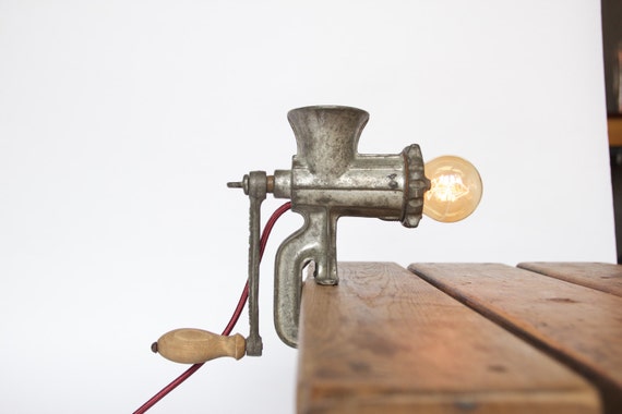 INDUSTRIËLE GEHAKTMOLEN LAMP. Unieke lamp gemaakt van een