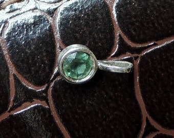 Gold White 18 k Emerald from Tanzania. Weight: 0.33 grams.
