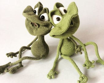 Amigurumi crohet friendly frog toy
