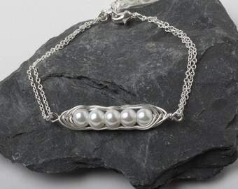 Peas in a Pod bracelet, personalized peas in pod bracelet, Birthstone bracelet mother gift, grandmother gift, family bracelet