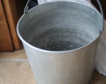 Vintage Aluminium Bucket, Old Bucket, Vintage Pail, Garden Decor, Garden, Planter, Storage, Sliver