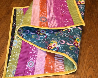 Spring Table Runner / Quilted Table Runner/ Handmade Quilted Spring Table Runner / Easter Table Runnet