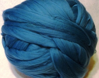 Wool Roving, Merino Roving, Merino Wool Roving, Blue Wool Roving, Felting Wool, Spinning Fiber - Cyan Merino Wool Roving - 8 oz