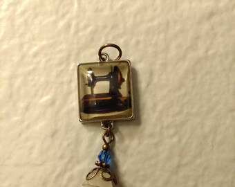Vintage sewing machine pendant with charm