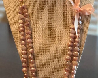 Pearl necklace with ribbon