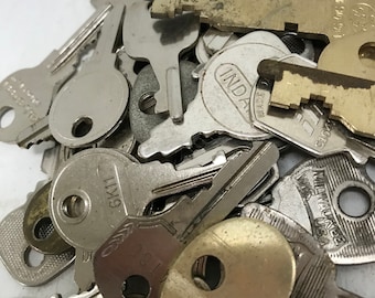 Vintage Flat Keys - Set of 50 #18