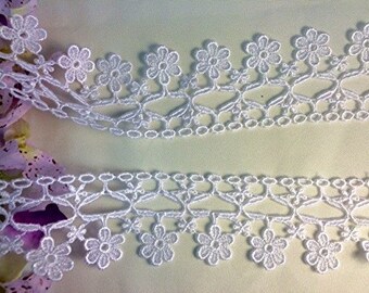 Item: A0420, 3 Yards, 2" White Growing Flower Trim, Elongate Tops, Rayon