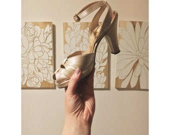 Vintage Cream Satin Pumps | 7 1/2