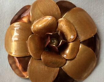 Vintage metal gold and bronze enamel Flower brooch