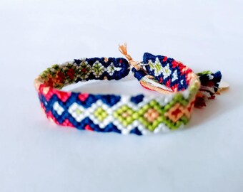 Friendship Bracelet 10 DMC threads (model: a good trip!)