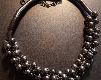 Necklace black look metal balls