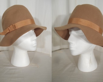 Vintage 1920s Hat | Cloche Hat | Art Deco Flapper Hat | Brown Wool Felt with Grosgrain Ribbon