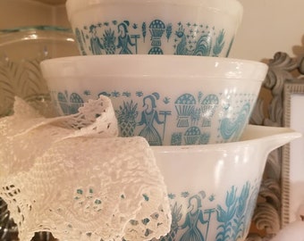 Pyrex butterprint three bowl set, 401 402 472