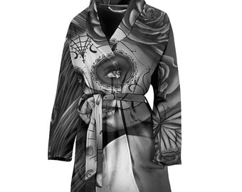 Calavera (Day Of The Dead / Dia De Los Muertos) Halloween Skull Design #2 (Vintage Retro) Women's Bathrobe