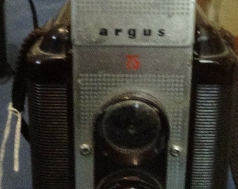 Vintage Argus 75 TLR Camera
