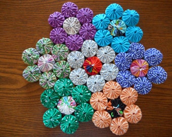 Double Sided Multi-Color Yoyo Flower Trivet