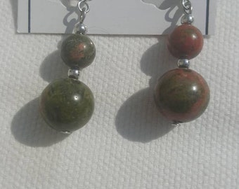 Earrings in semi precious stones