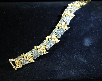 Vintage Signed BSK Gold leaves and rhinestone Bracelet