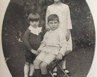 Old French siblings photography. In black and white.