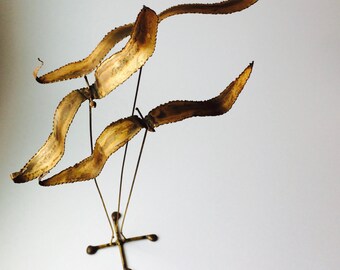 Vintage MCM Metal Wire Flying Birds Sculpture/Vintage Home Decor/Bird Sculpture/Rustic Home Decor/MCM Art/Tabletop Sculpture