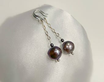 Pearl earrings, long earrings, silver earrings, chain earrings, black pearl earrings, freshwater pearl earrings, silver chain earrings