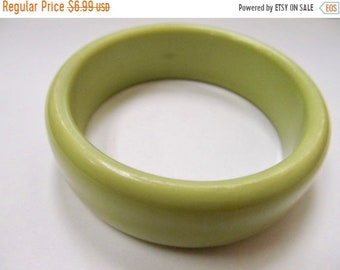 On Sale Vintage Sage Green Plastic Bangle Item K # 2408