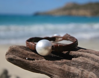 Single ENORMOUS Australian cultured white pearl bracelet on leather , huge cultured pearl, leather and pearls jewelry, boho, beach jewelry