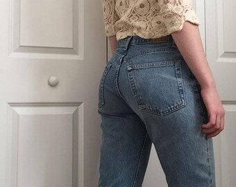 80s jeans and shirt look