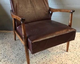Mid Century Modern Walnut Lounge Chair