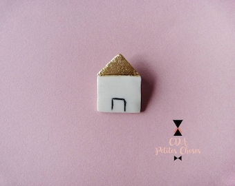 Brooch made of porcelain and gold house 1