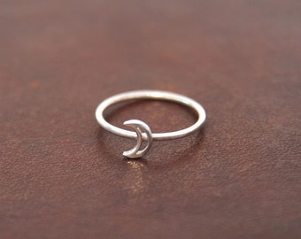 Silver Moon Ring, Dainty Moon Ring, Tiny Crescent Moon Ring, Dainty Sterling Silver Ring, Small Moon Ring, Boho Sterling Moon Ring