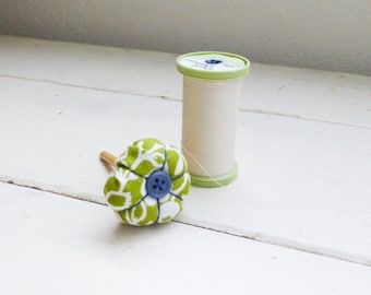 Fabric pincushion, pincushion green, spool pincushion, green pincushion, ready to ship, handmade, hand knit, small pincushion, quilting