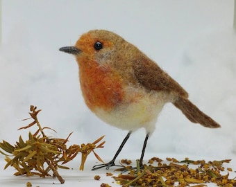 Needle felted robin, little robin redbreast, wool sculpture, garden bird, bird ornament, robin decoration, life size, Gift for her
